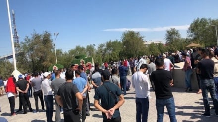  تجمع اعتراضی در شهر آلماتی قزاقستان برای آزادی فعالان مدنی 