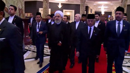 वीडियो रिपोर्टः कुआलालंपूर में 52 इस्लामी देशों का सम्मेलन, राष्ट्रपति रूहानी की सुल्तान अब्दुल्लाह से मुलाक़ात, इस्लामी जगत की