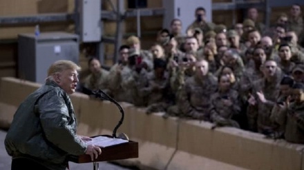 特朗普从伊拉克勒索