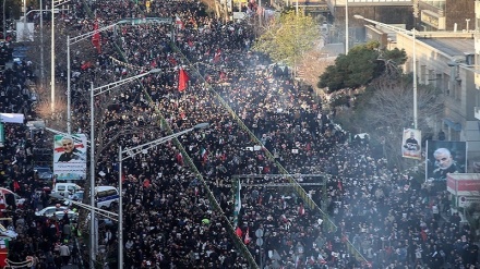 Tahran'da milyonların katılımıyla şehit Süleymani'ye veda töreni-2