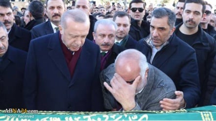 Erdogan viziton zonat e goditura nga tërmeti 