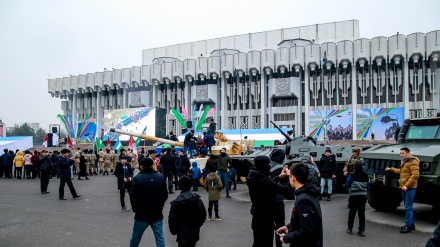 Тошкентнинг «Халқлар дўстлиги» майдонида ҳарбий техника ва қурол-аслаҳа кўргазмаси ўтказилди(фотожамланма))