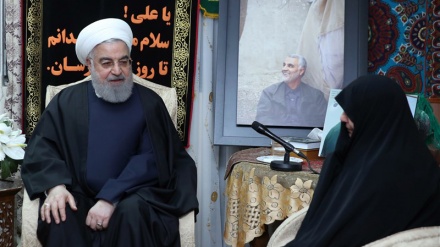 Le président Rohani rend visite à la famille du général martyr Soleimani