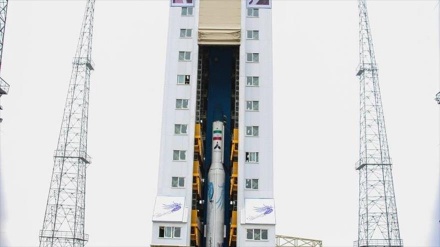 Irán instala con éxito el cohete portador orbital Simorg