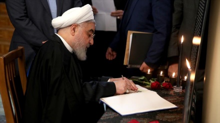 Fotos: Rohani firma Libro de Condolencias por víctimas de avión ucraniano+Fotos