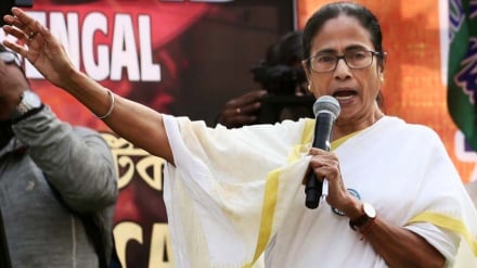ফরাক্কা ব্যারেজ সমস্যা দিল্লির বিষয়, আমাদের নয়: মমতা 