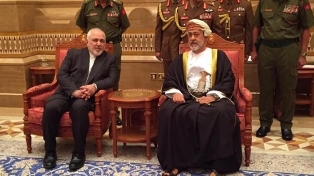 イラン外相が、オマーンの新国王と会談（動画）