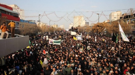 Penduduk Mashhad Hadiri Tasyi' Jenazah Syahid Soleimani 