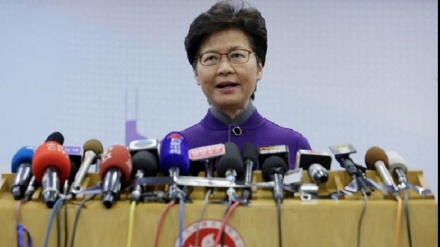 香港行政长官警告废除该地区自治的可能性