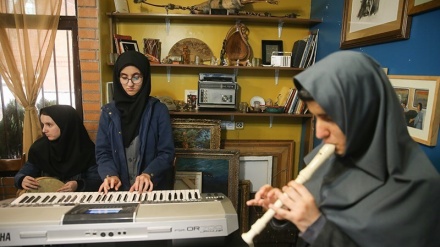 Pameran Karya Anak-anak Tunanetra Iran 