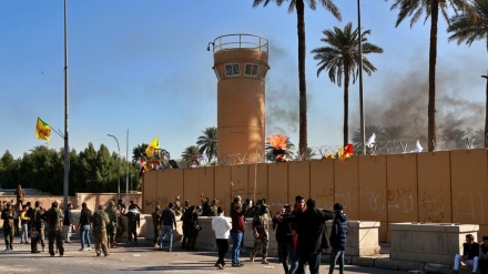 Miles de ciudadanos iraquíes se manifiestan frente a embajada de EEUU en Bagdad