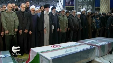Líder supremo de Irán encabeza la oración del funeral del general mártir Soleimani+Fotos