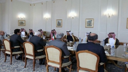  ظریف: دخالت‌های نیروهای خارجی، عامل افزایش تنش در منطقه است