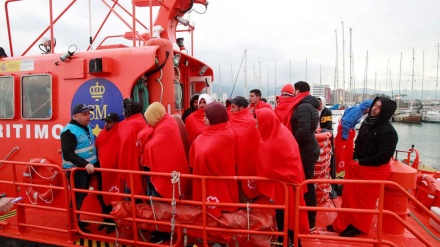 Rescatan a 34 migrantes en dos pateras cerca de la costa de Granada
