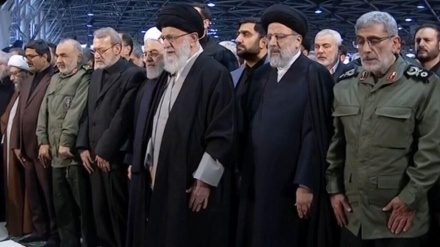 Le Guide suprême conduit en larmes la prière funéraire sur le corps du général Qassem Soleimani