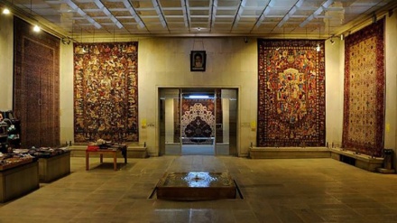 テヘラン・絨毯博物館（日本語のナレーション付）