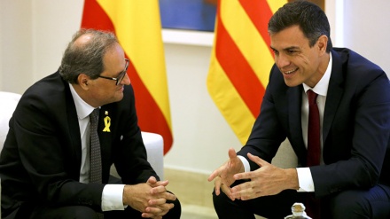 Sánchez y Torra abordan la situación política en Cataluña