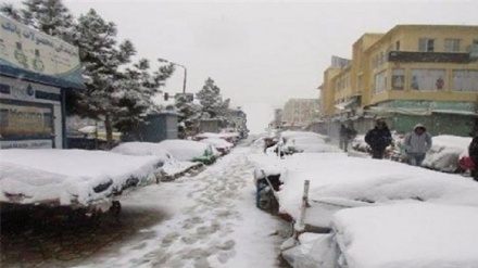 بارش نخستین برف زمستانی در کابل و مشکلات مردم 