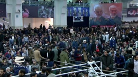 Maelfu ya Wairani washiriki Sala ya Ijumaa chini ya uimamu wa Kiongozi Muadhamu