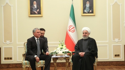 鲁哈尼：尽管存在美国的压力，但伊朗和俄罗斯在进一步发展关系