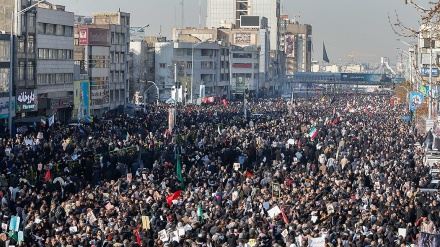 په ميلينونو ايرانيانو د شهيد سليماني او ملګرو د جنازې مراسمو کښې ګډون وکړ 