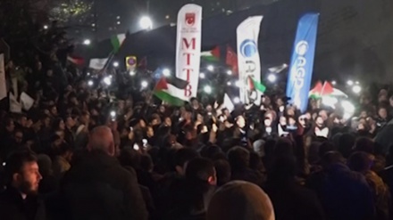 वीडियो रिपोर्टः ट्रम्प की षड्यंत्रकारी योजना के ख़िलाफ़ तुर्की स्थित अमेरिकी दूतावास के बाहर सैकड़ों लोगों का प्रदर्शन