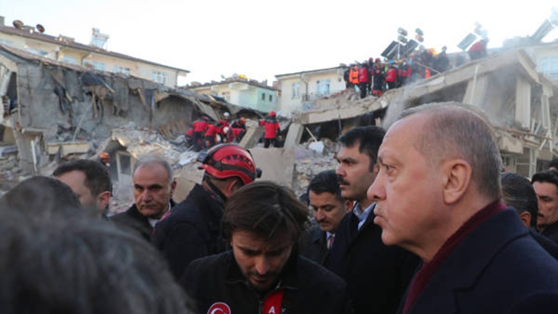 نجات بیش از ۸ هزار نفر از زیر آوارهای زلزله در ترکیه