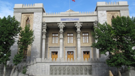 イランが、フランス警察に暴力を控えるよう要請 （動画）