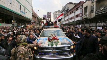 Umati mkubwa wausindikiza na kuuaga mwili wa shahidi Qassim Soleimani mjini Baghdad
