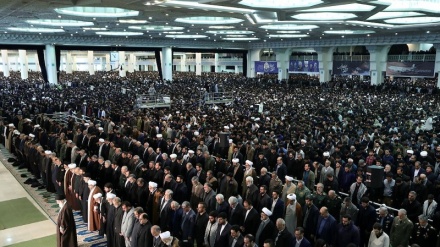 Prière du vendredi dirigée par l'Ayatollah Khamenei