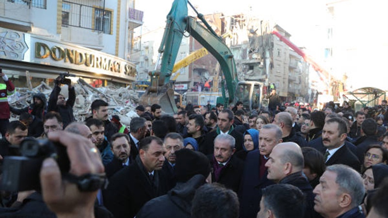 Fotos: Presidente de Turquía visita la zona afectada por el terremoto