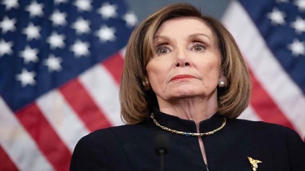 Pelosi firma cargos de juicio contra Trump y los envía al Senado