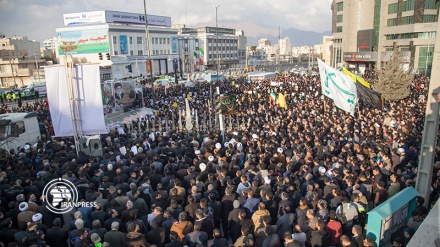 İran'da şehit Süleymani için anma merasimleri düzenlendi 