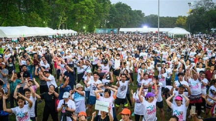 Thousands protest against government in Thai capital