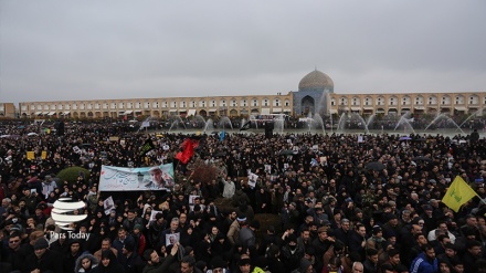 Warga Isfahan Berkumpul di Bundaran Imam Khomeini ra