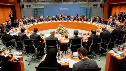 Libia, accordo a Berlino sulla tregua ma Sarraj e Haftar si evitano