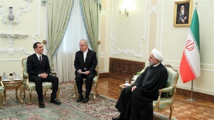 Rouhani: pressione degli Stati Uniti, crimine contro l'umanità