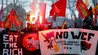 スイス・ダボスでの抗議デモ