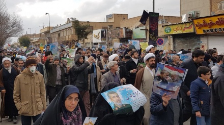 イラン全国で市民が行進　イスラム体制支持を訴え