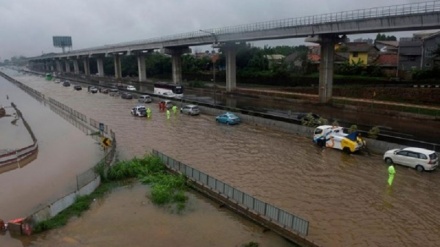 印尼雅加发生洪灾造成至少21人丧命