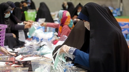 Pembagian 50.000 Paket Kesehatan di Qom (1)