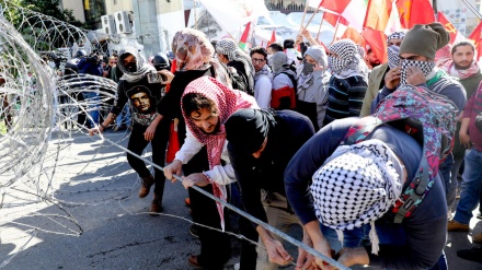 Protestan contra el plan de Trump frente a embajada de EEUU en Beirut+Video