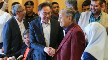 Mahathir: Penyerahan Kekuasaan ke Anwar Ibrahim Usai APEC
