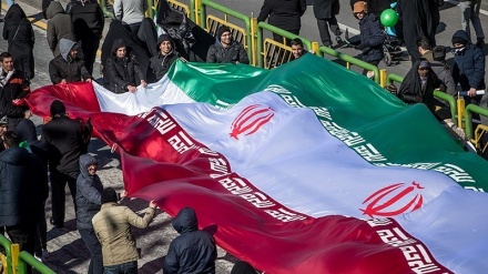 Tehraniň ilaty 22-nji bahman gününiň ýol ýörişliklerine giň gerimde gatnaşdylar