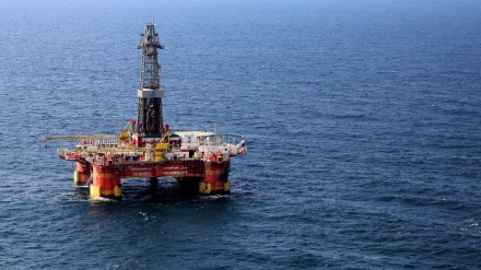 Storico: Iran annuncia estrazione petrolio da giacimenti Mar Caspio