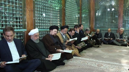 Presiden dan Anggota Kabinet Ziarahi Makam Imam Khomeini ra