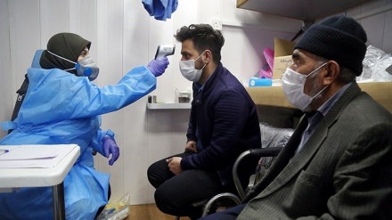 Staf Unit Kesehatan Periksa Kesehatan Penduduk Qom (1)