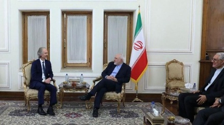 Zarif: Iran siap Bekerja Sama Selesaikan Krisis Suriah