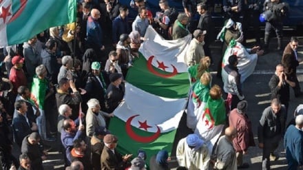 Algerians keep up protests a year after demonstrations began