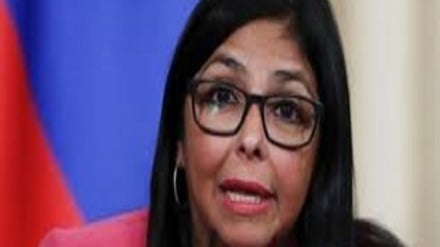 Rodríguez acusa a derecha española de doble moral por apoyo a Guaidó